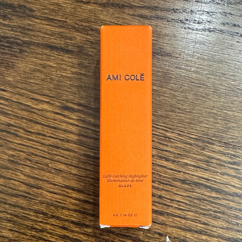 Ami Colé Light-Catching Highlighter in Glaze
